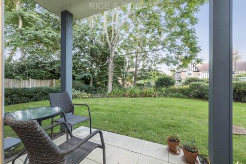 1 bedroom retirement property for sale, Oatlands Drive, Weybridge KT13