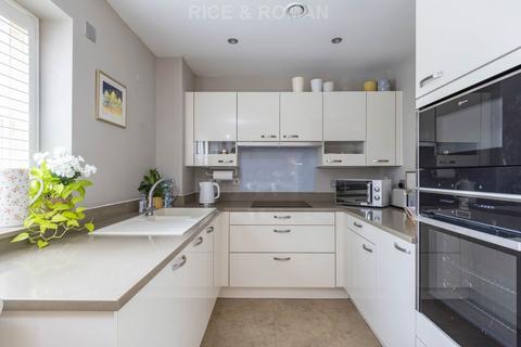 1 bedroom retirement property for sale, Oatlands Drive, Weybridge KT13