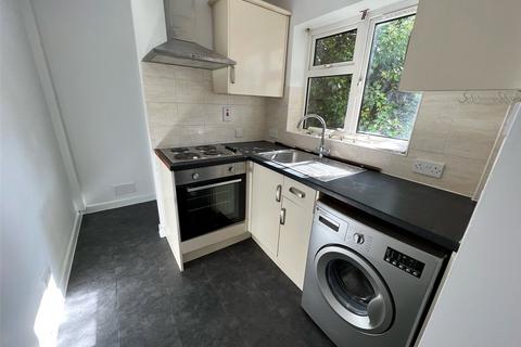 2 bedroom semi-detached house to rent, Liverpool Street, Hampshire SO14