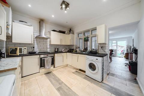 6 bedroom detached house for sale, Staines-Upon-Thames,  Surrey,  TW19