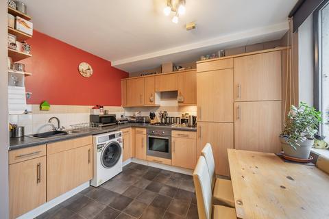 1 bedroom flat for sale, Barton Court, Godstone Road, Whyteleafe, CR3