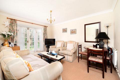 2 bedroom flat for sale, Flat 3 Riverside House, 85-87 Holden Road, Woodside Park, London, N12 7DP