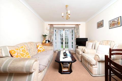 2 bedroom flat for sale, Flat 3 Riverside House, 85-87 Holden Road, Woodside Park, London, N12 7DP