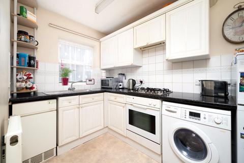 2 bedroom flat for sale, Flat 3 Riverside House, 85-87 Holden Road, Woodside Park, London, N12 7DP