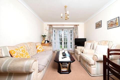 2 bedroom flat for sale, Flat 3 Riverside House, 85-87 Holden Road, Woodside Park, London, N12 7DP