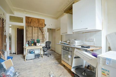 2 bedroom flat for sale, First Floor Flat, 30 North End Crescent, Kensington, London, W14 8TD