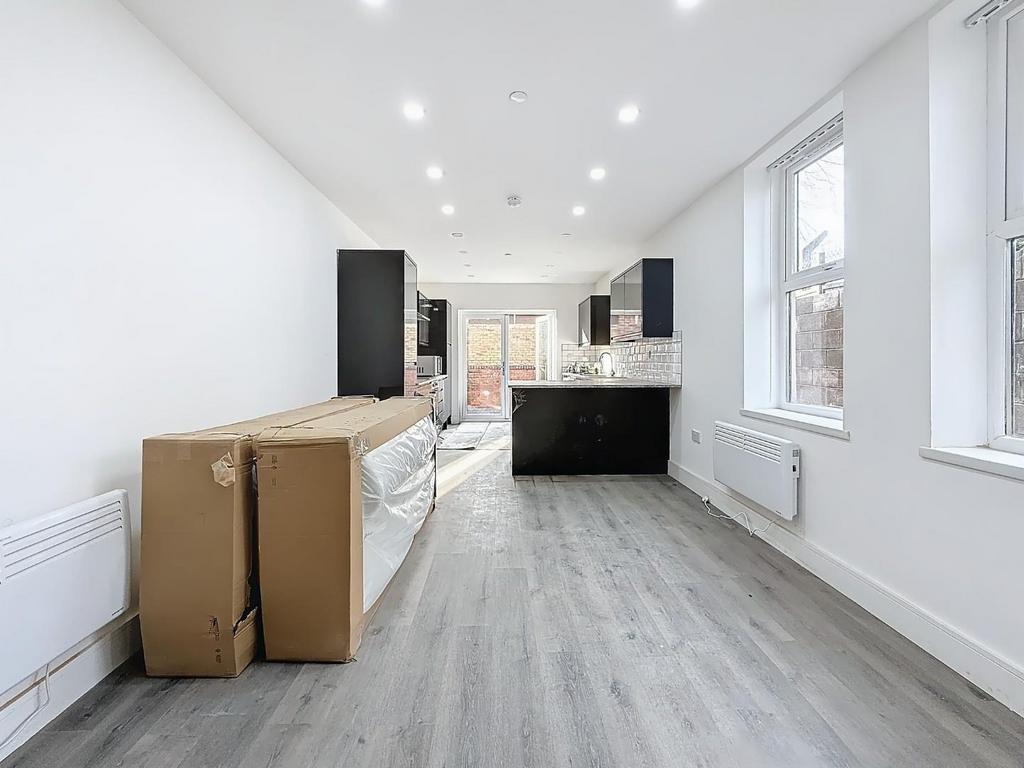 Open Plan Living Room / Kitchen