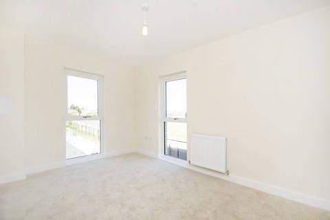 2 bedroom flat to rent, Swannell Way, Cricklewood, London, NW2