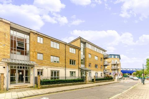 1 bedroom flat to rent, Compass Point, Docklands, London, E14