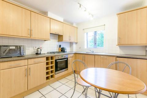 1 bedroom flat to rent, Compass Point, Docklands, London, E14