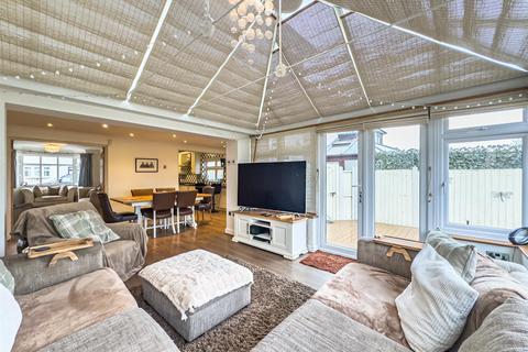 141 Warren Drive, Hornchurch, RM12 4QU