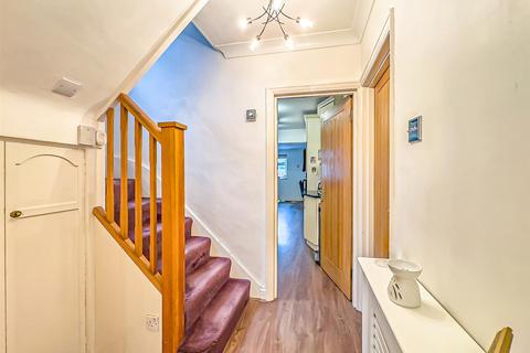 141 Warren Drive, Hornchurch, RM12 4QU