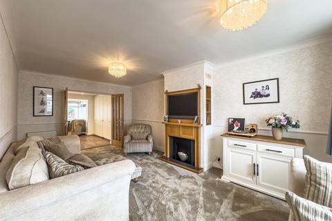141 Warren Drive, Hornchurch, RM12 4QU