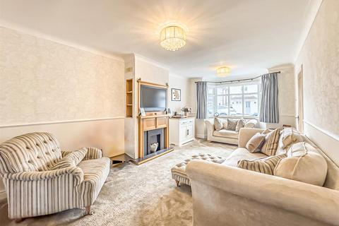 141 Warren Drive, Hornchurch, RM12 4QU