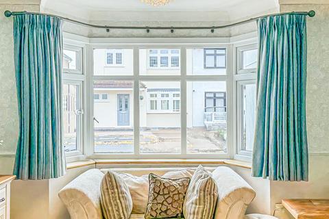 141 Warren Drive, Hornchurch, RM12 4QU