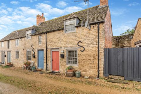 1 bedroom house to rent, Setchells Yard, West Street, Oundle