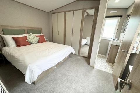 2 bedroom static caravan for sale, Solent Breezes Holiday Park