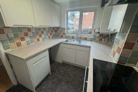 2 bedroom detached house to rent, Woodfield Road Droitwich wr9 8LG