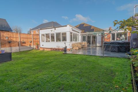 2 bedroom detached bungalow for sale, Monkton Road, Minster, CT12