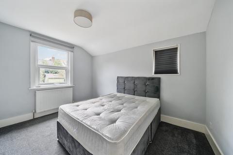 3 bedroom terraced house to rent, Malpas Road, London, SE4