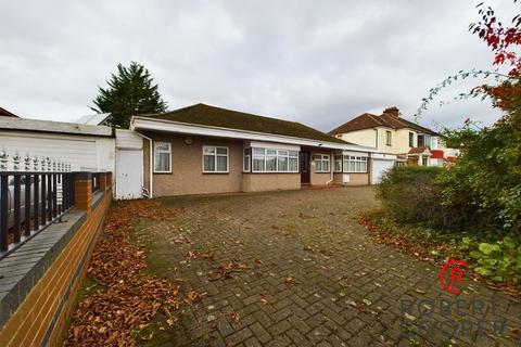 3 bedroom bungalow for sale, Tentelow Lane, Southall, UB2