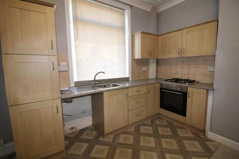 2 bedroom end of terrace house to rent, Commonside, Hanging Heaton, Batley