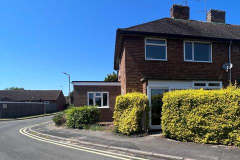 5 bedroom semi-detached house to rent, 25 Meadow Road