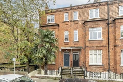 2 bedroom flat for sale, Lurline Gardens, London SW11