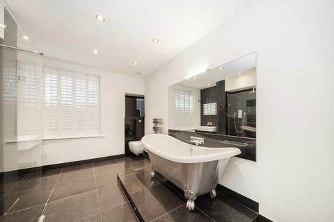 2 bedroom flat for sale, Lurline Gardens, London SW11