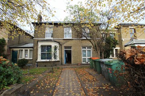 3 bedroom terraced house to rent, London E7