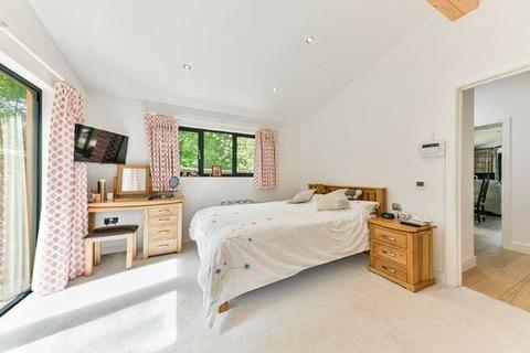 4 bedroom cottage to rent, Gong Hill Drive, Farnham GU10