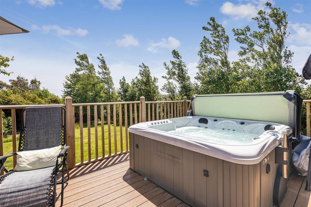 Log cabin hottub