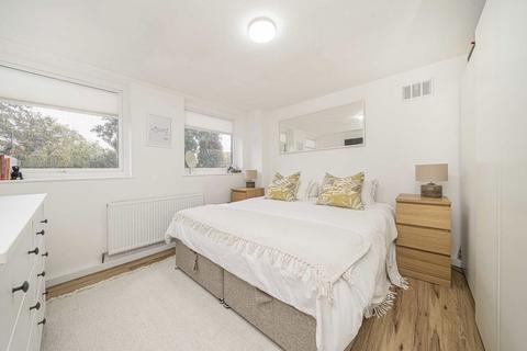25, Viking Court Beaver Close, Hampton, TW12 2BZ