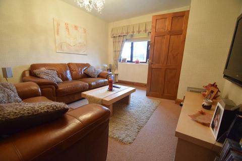 2 bedroom terraced house to rent, 27 The Larches