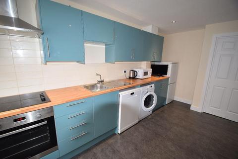 4 bedroom semi-detached house to rent, 27A Upper Bar