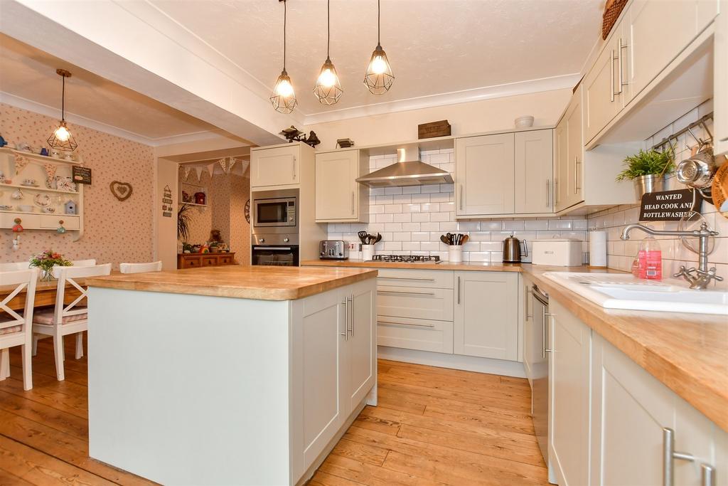 Kitchen/ Breakfast Room