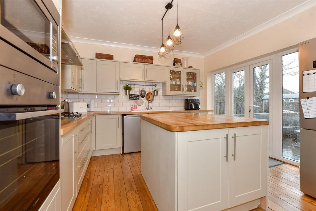 Kitchen/ Breakfast Room