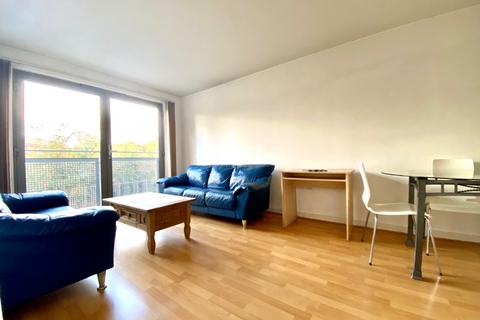 2 bedroom flat to rent, Deals Gateway, London SE13