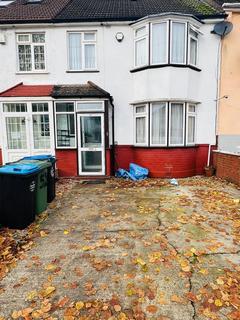 3 bedroom terraced house to rent, Woodstock Road, Wembley HA0