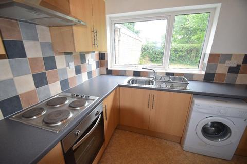 4 bedroom detached house to rent, 29 Wrekin Avenue