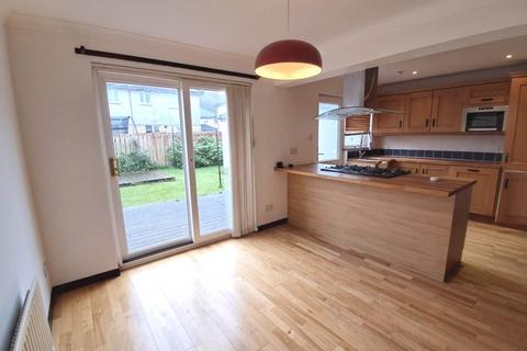 3 bedroom detached house to rent, Glenfield Gardens, Paisley