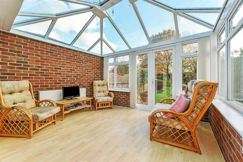 2 bedroom semi-detached bungalow for sale, Langdale Avenue, Chichester