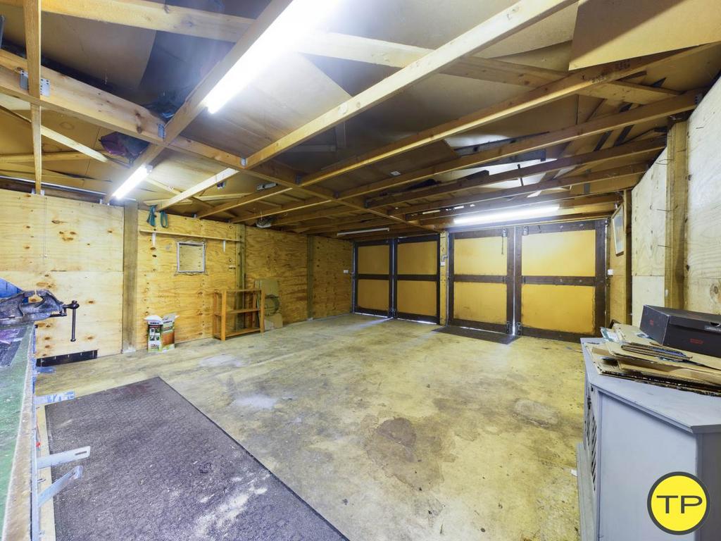 Garage / workshop