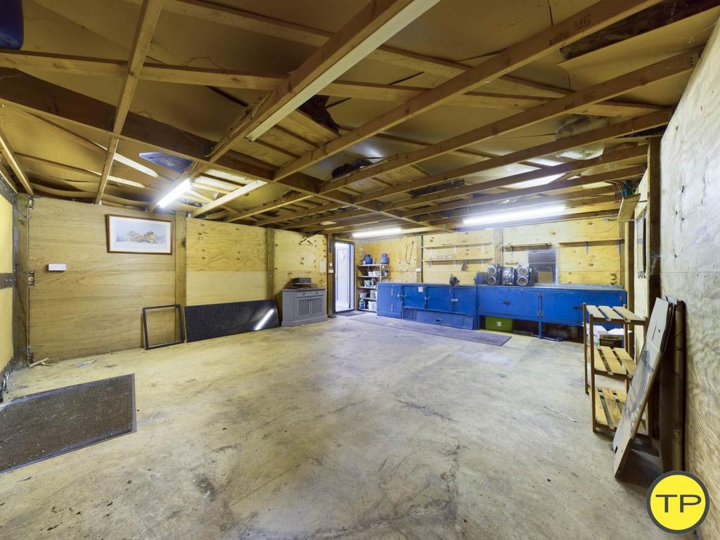 Garage / workshop