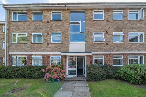 2 bedroom apartment to rent, Jordans Close, Guildford GU1