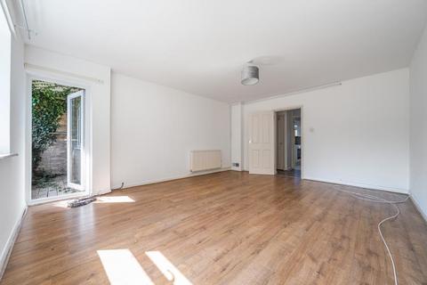 2 bedroom apartment to rent, Jordans Close, Guildford GU1