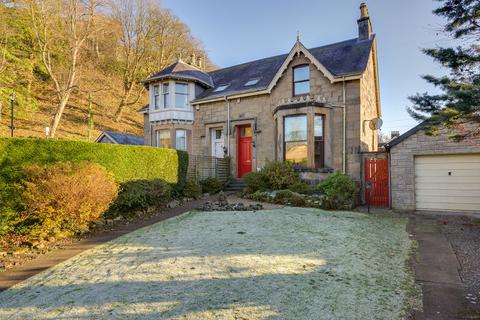 3 bedroom semi-detached house to rent, Victoria Road, King's Park, Stirling, FK8