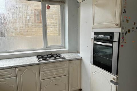 2 bedroom terraced house for sale, Sunningdale Road, Huddersfield, West Yorkshire, HD4