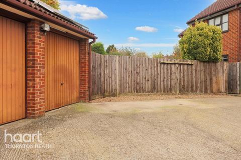 10 Waterfield Gardens, London, SE25 6JL