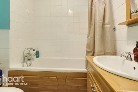 10 Waterfield Gardens, London, SE25 6JL